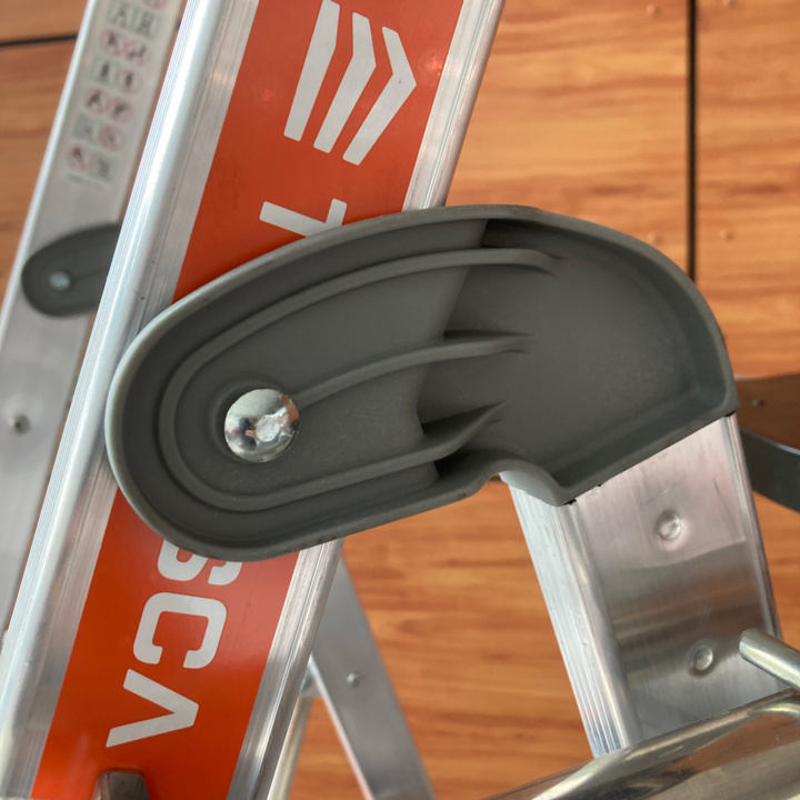 Robust one-piece hinges