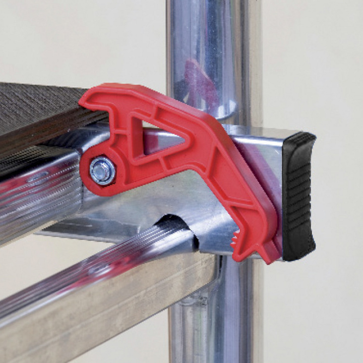 Platform with 2 anti-lift hooks
