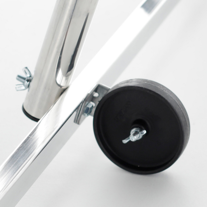 2 wheels with a diameter of 10 cm