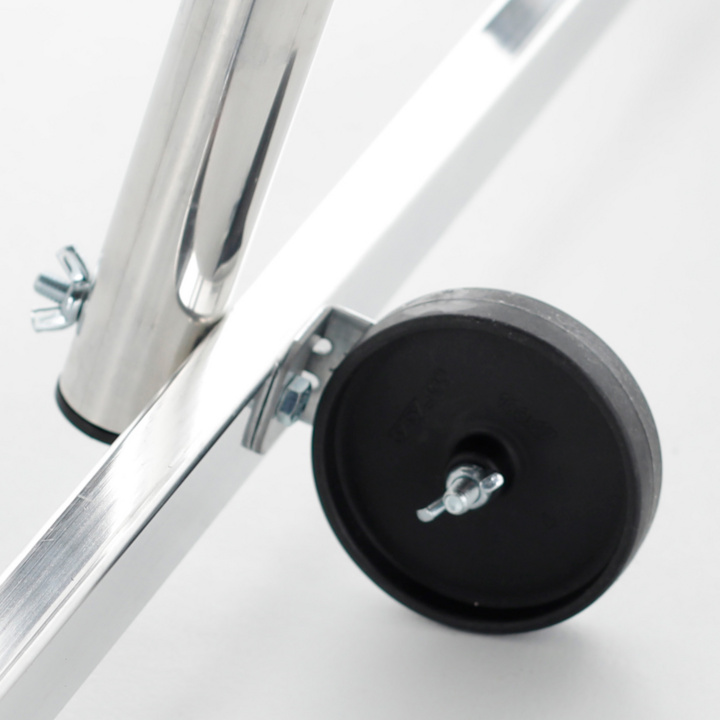 2 wheels with a diameter of 10 cm