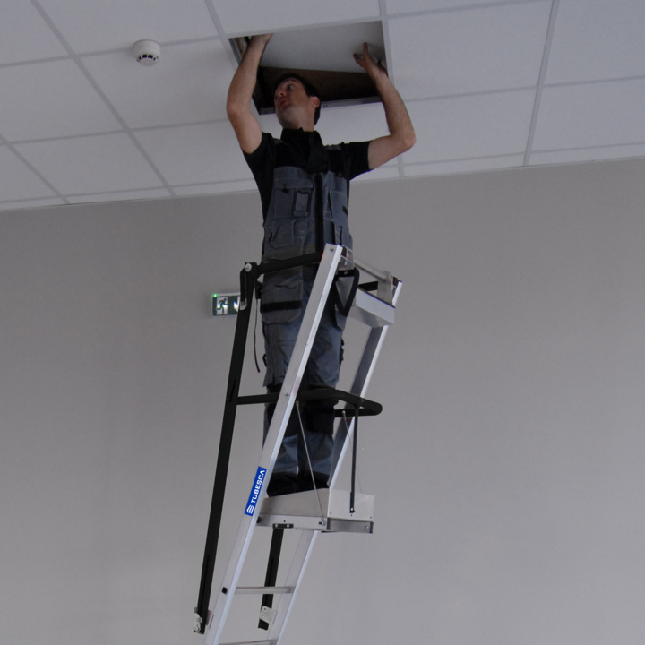 Utilisation pour le travail dans les faux plafonds