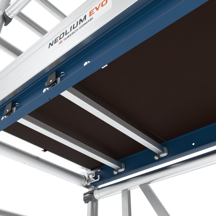 Plataforma de aluminio/madera con rodapiés añadidos