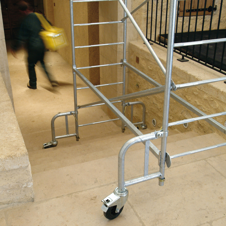 Level offset assembly