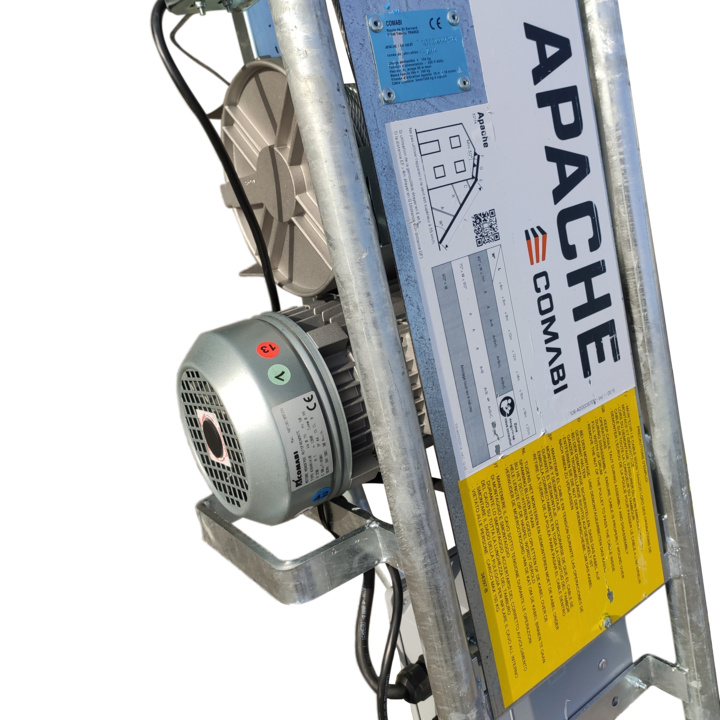 Winch integrated into the base ladder