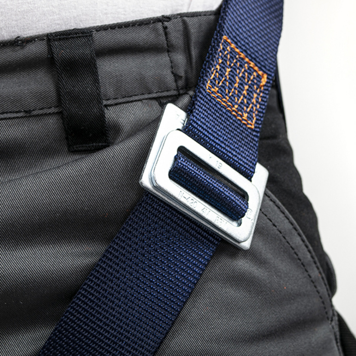 Harness fastened and adjusted by 2 male-female metal buckles at thigh level