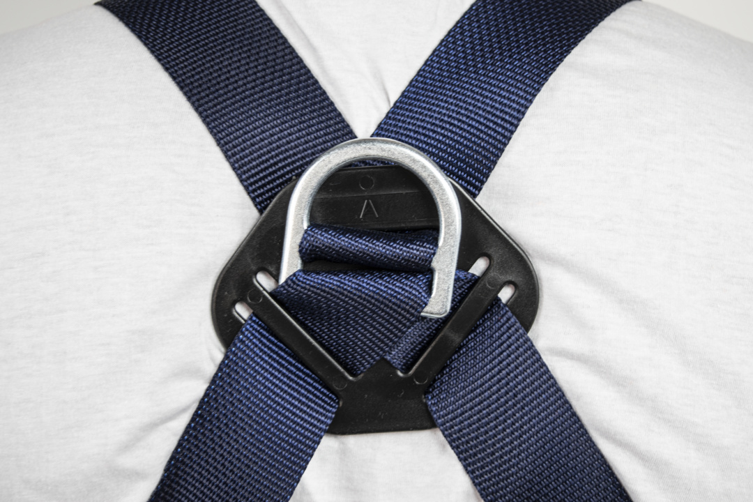 Back anchoring with a metal D-ring