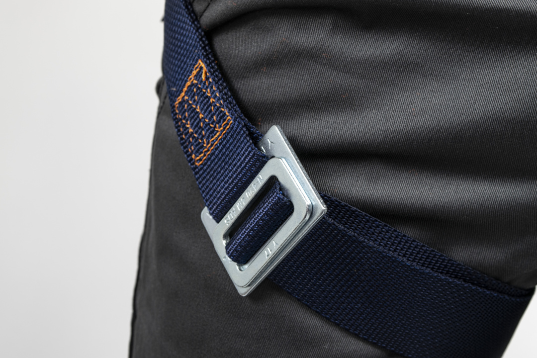5 male-female metal adjustment buckles at the thighs, shoulders, and chest strap