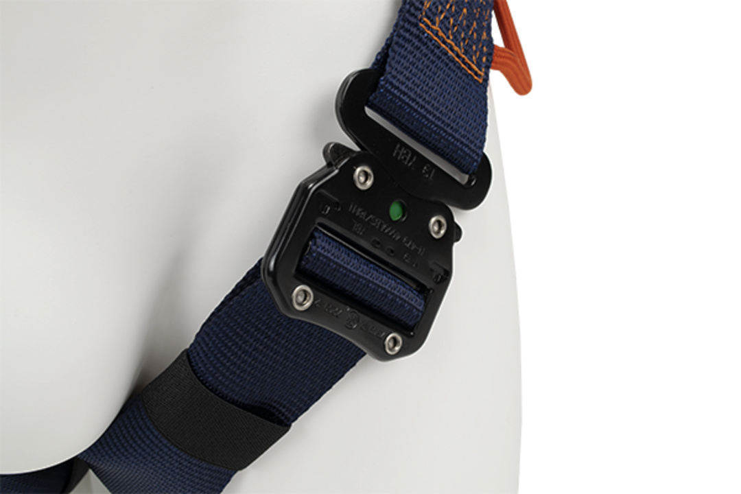 Automatic adjustment buckles at the shoulders and thighs with fastened indicator