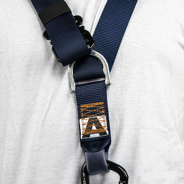 Metal Sternal anchoring