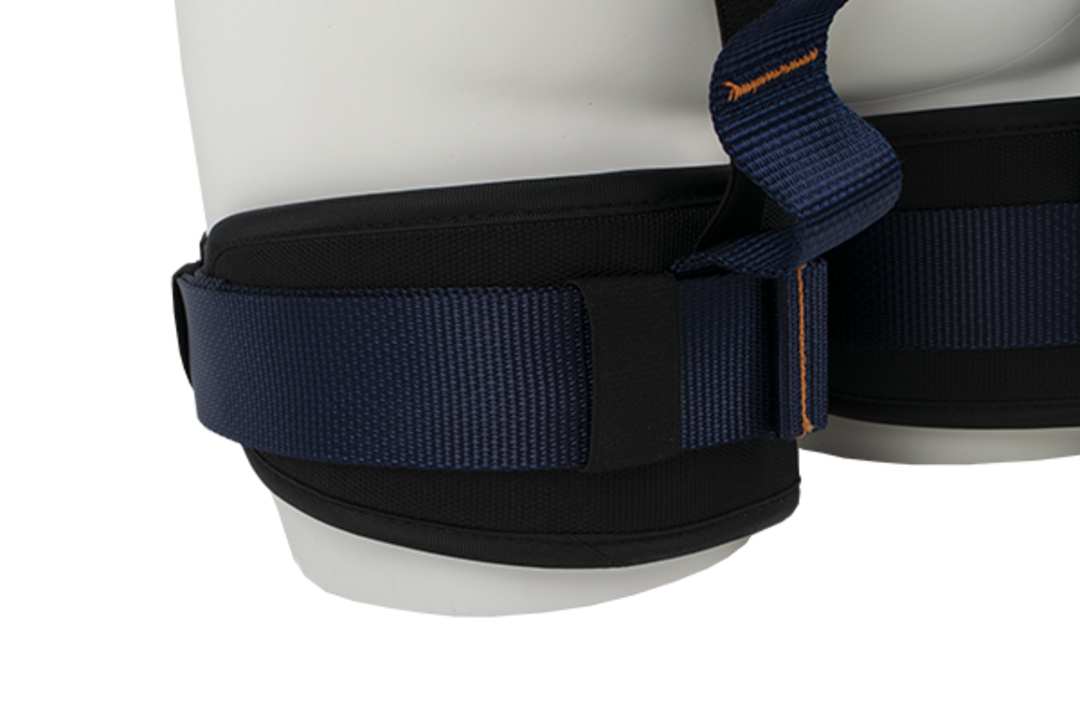 Padded reinforcement at the thighs
